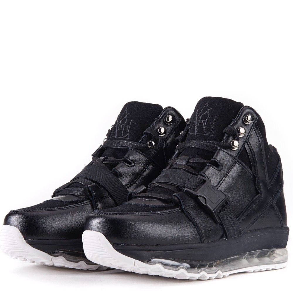 YRU QOZMO AIIRE BLACK
